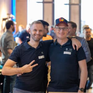 avodaq networkers event - colleagues together